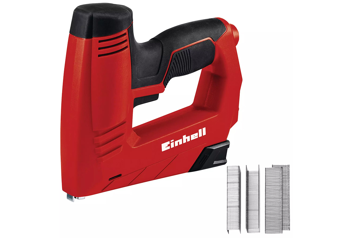 Απεικονίζεται το καρφωτικό μαζί με τα συρραπτικά.